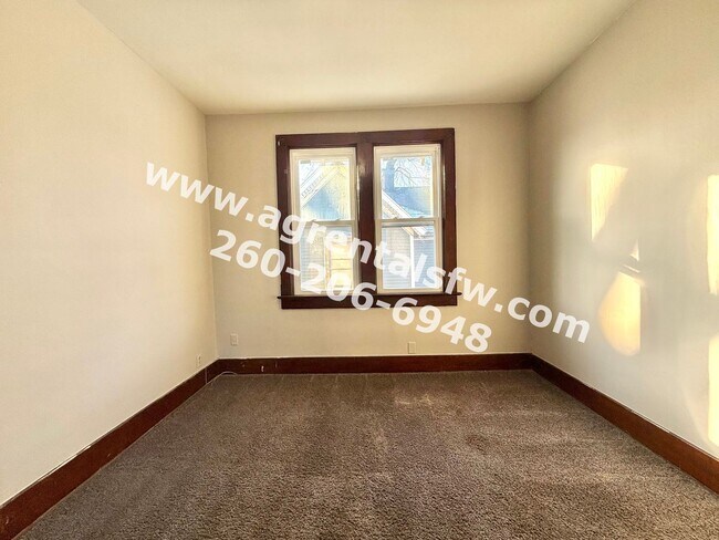 Building Photo - 907 Lincoln Ave