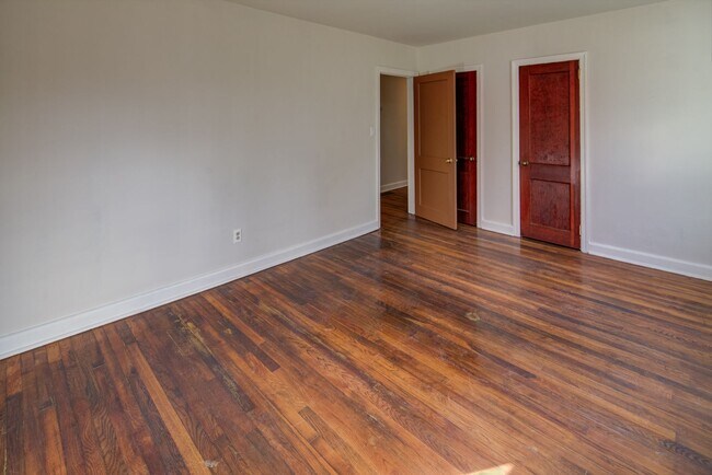 Building Photo - Charming Cecil Cape Cod Showing Saturday 12/13 9am-9:15am