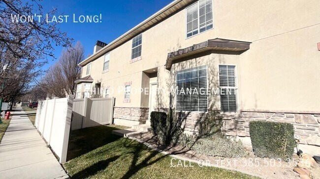 Building Photo - 2343 Adelaide Dr