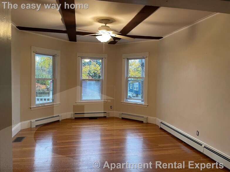 Building Photo - 578 Main St