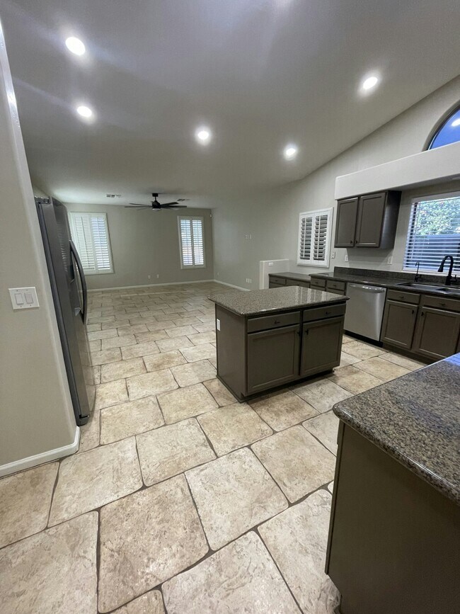 Building Photo - 2150 S Boulder Ct