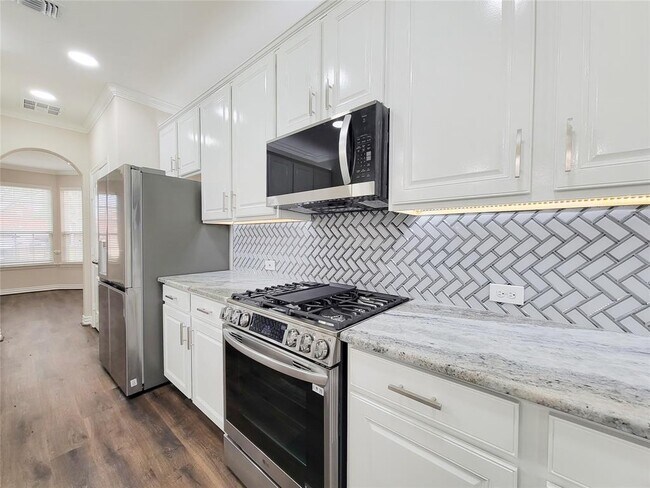 Building Photo - 21422 Beverly Chase Dr