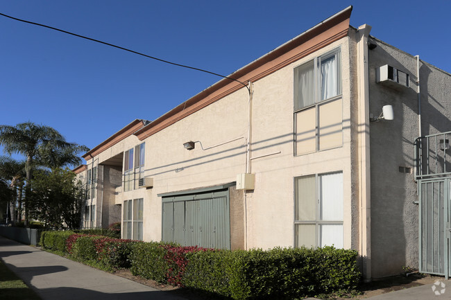 Primary Photo - Nordhoff Apartments