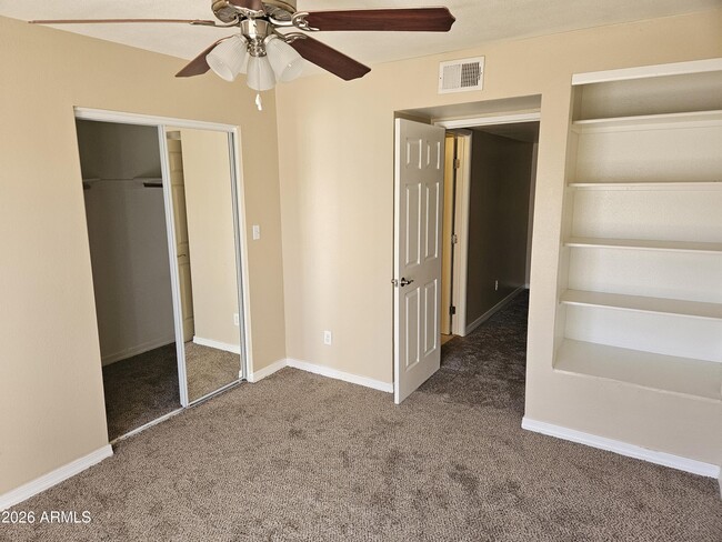 Building Photo - 935 N Granite Reef Rd