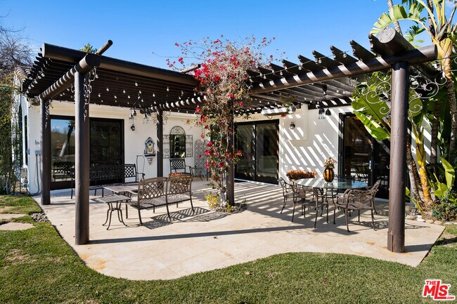 Building Photo - 23318 Park Colombo