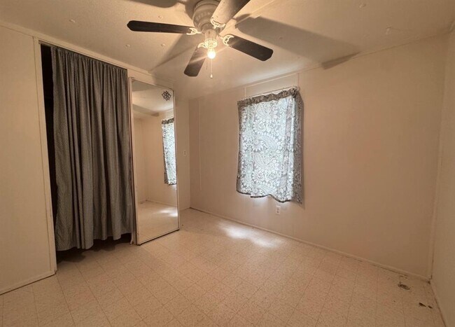 Building Photo - 301 Whitetail Ln