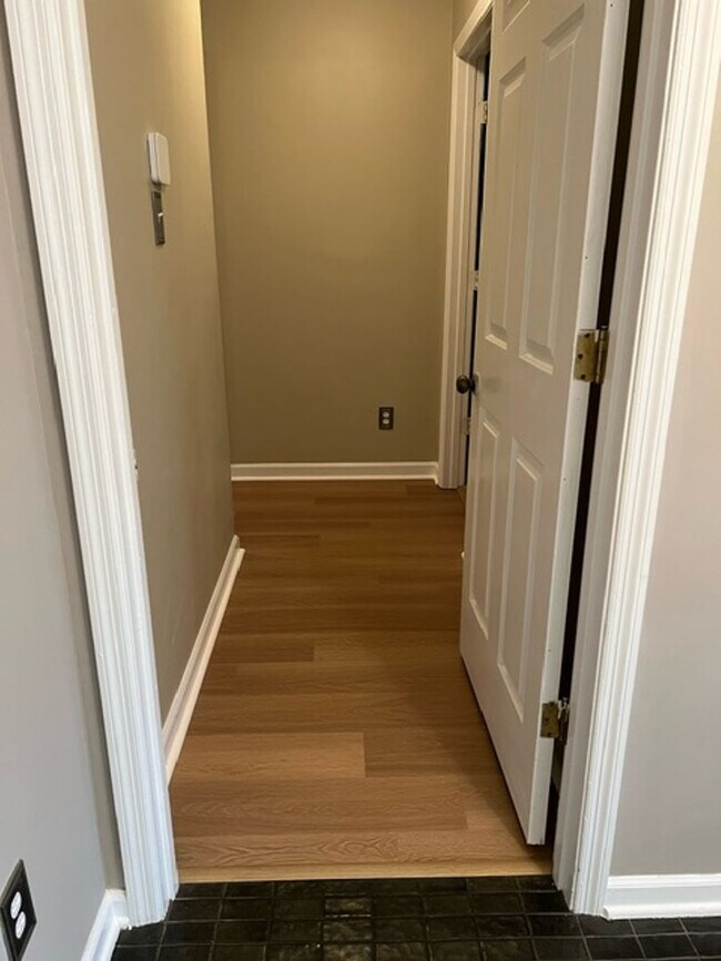 Building Photo - Beautiful Spacious Germantown Home!