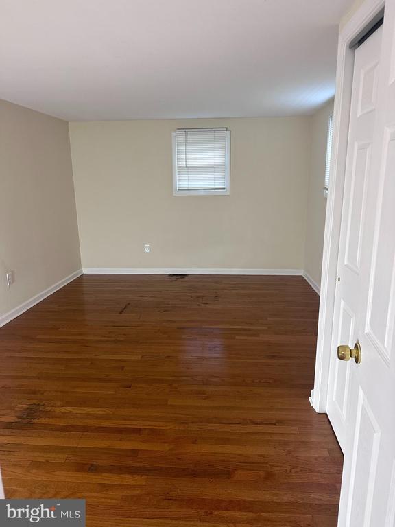 Building Photo - 371 Easton Rd