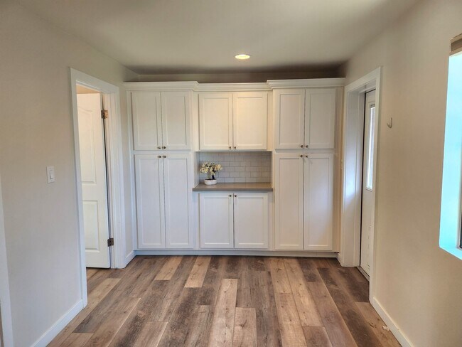 Building Photo - Tempe 4 Bedroom 3 Bath w/ Pool right near ASU!