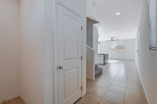 Building Photo - 8439 Vacarez Dr