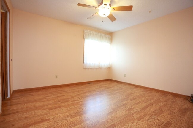 Building Photo - 4 BD Brooklyn Park Home for Rent