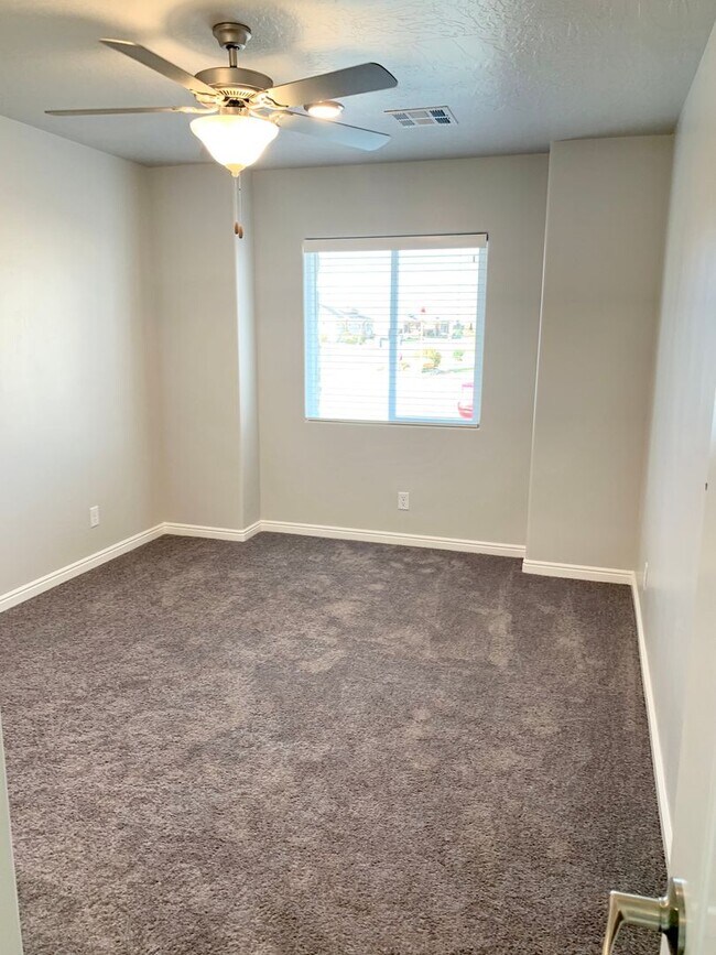 Building Photo - Beautiful 3-BR Home in Washington Fields