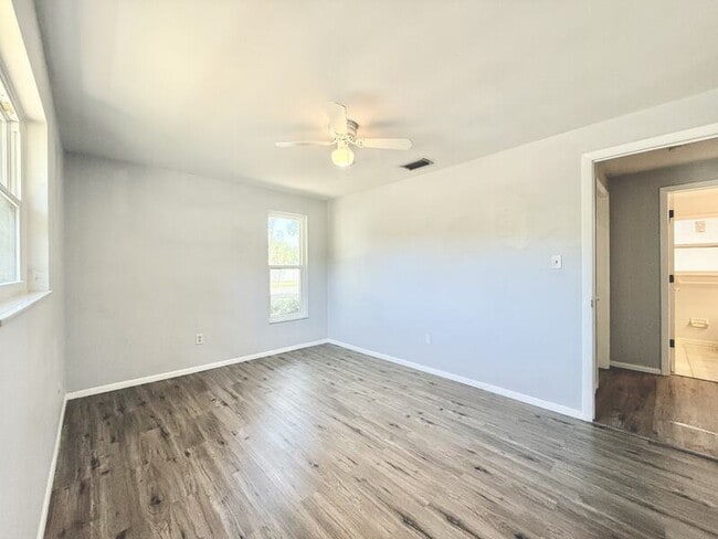 Building Photo - 1501 S Hillcrest Ave