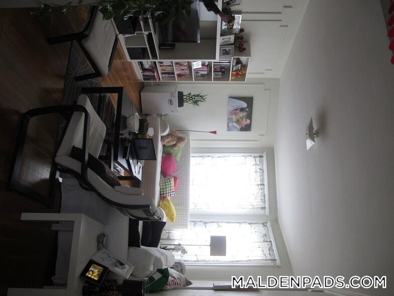 Building Photo - 88 Maple St