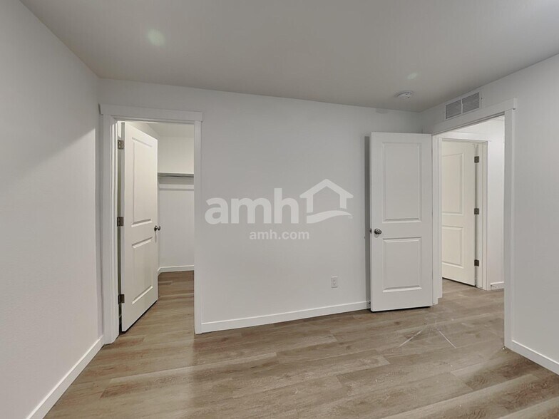 Building Photo - 314 N Addison Way