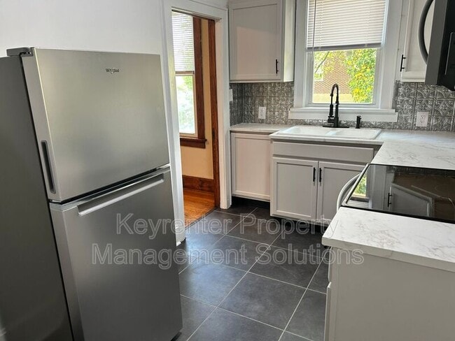 Building Photo - 210 Biltmore St