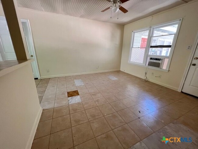 Building Photo - 443 Lindsey St