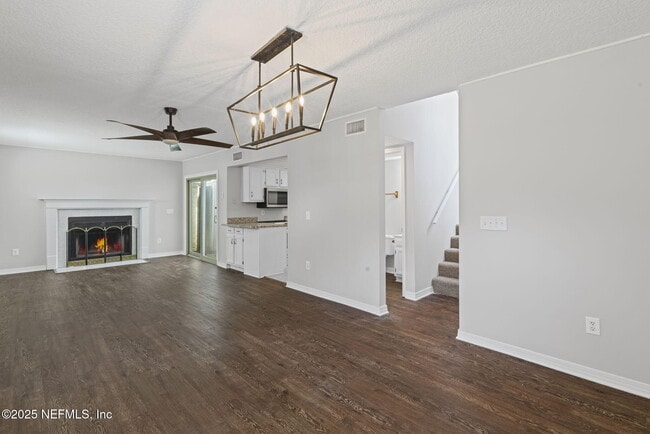 Building Photo - 2300 Twelve Oaks Dr