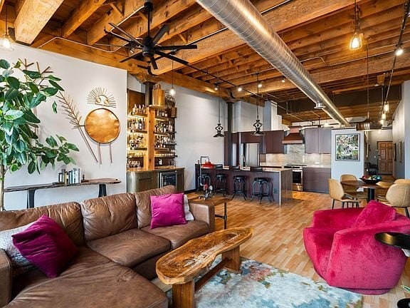 Building Photo - 205 N Water St