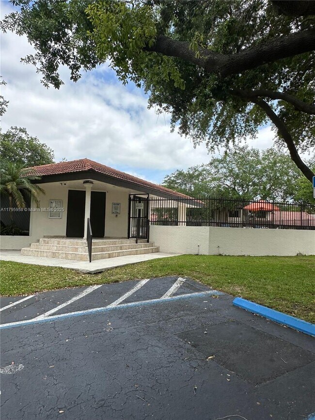 Building Photo - 9115 SW 123rd Ave Ct