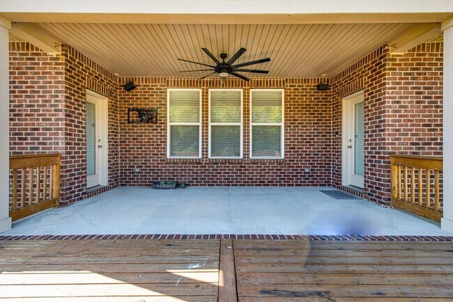 Building Photo - 9810 Glenmore Ln