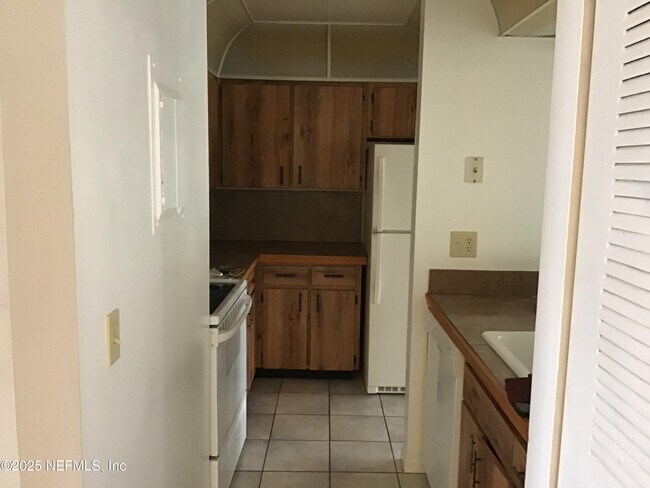 Building Photo - 4 Tarragona Ct