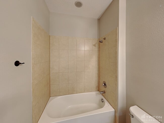 Building Photo - 2557 Isabela Terrace