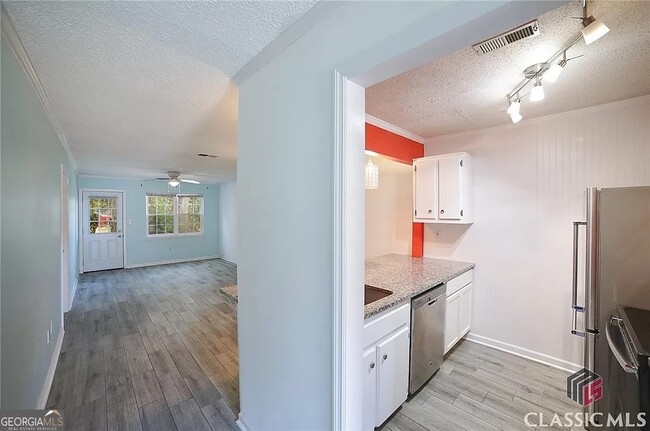 Building Photo - 2165 S Milledge Ave