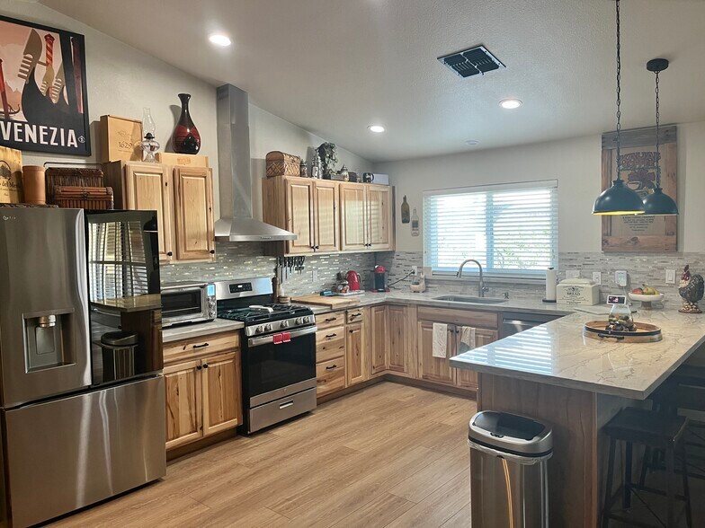 Kitchen w/Gas Stove - 1876 Leisure World