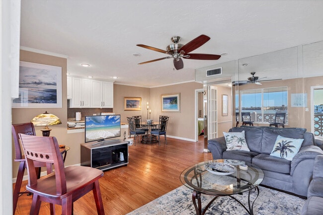 Building Photo - 761 John Ringling Blvd