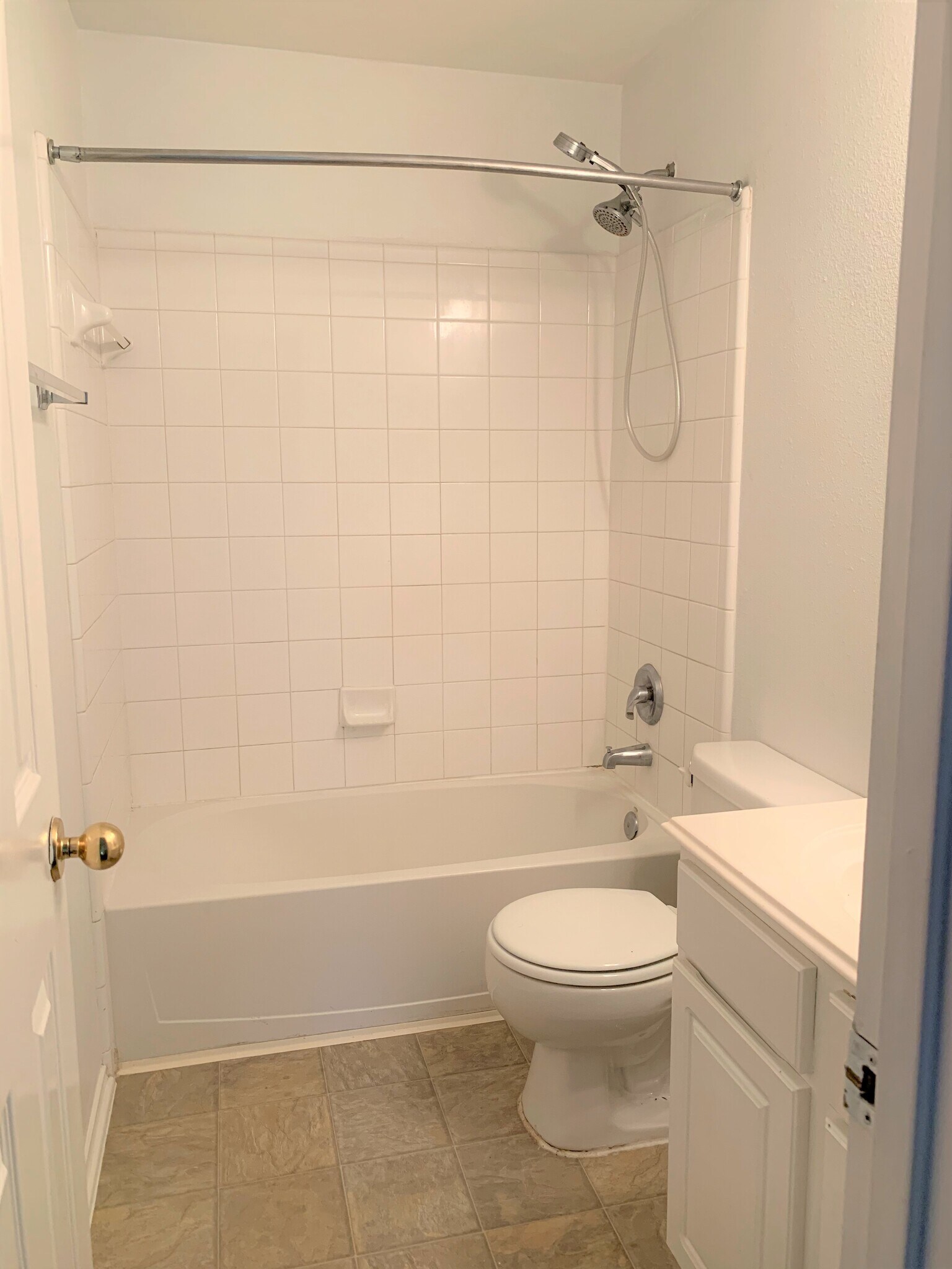 Full Bath - 5218 Fairtide Dr