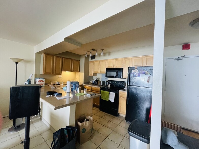 Building Photo - 6030 N Sheridan Rd