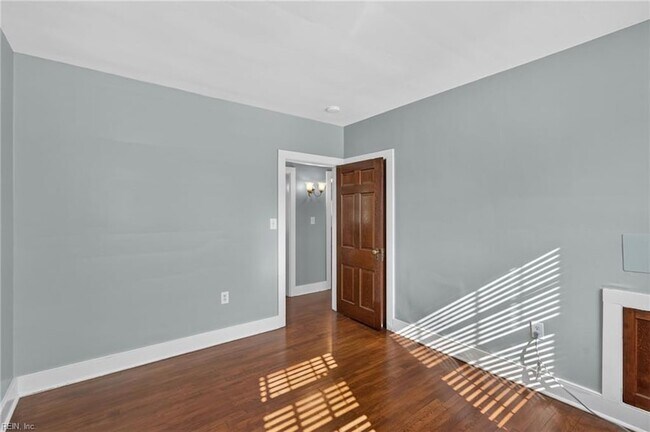 Building Photo - 318 61st St