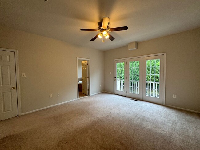 Building Photo - Fantastic 3 Bed 2.5 Bath Brick Townhome In...