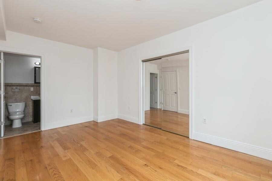 Building Photo - 125 43rd St