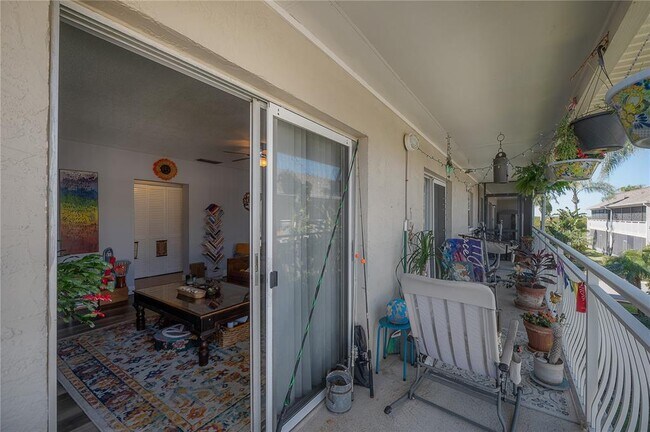 Building Photo - 8812 Bay Pointe Dr