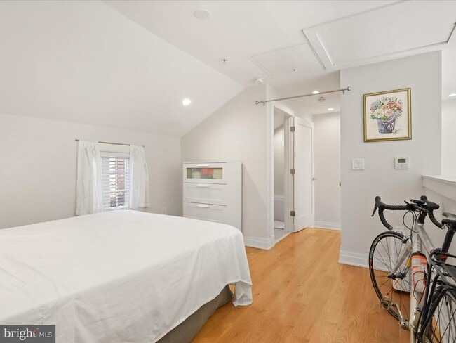 Building Photo - 631 D St SE