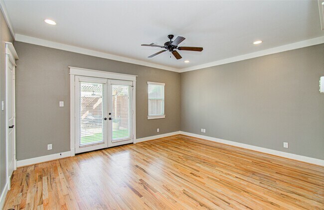 Building Photo - 1034 Dunbar St