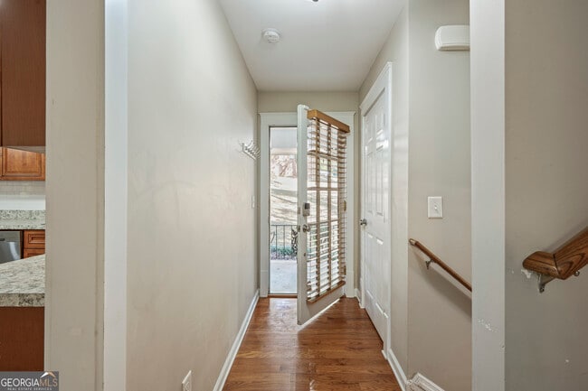 Building Photo - 3823 Kingswood Dr