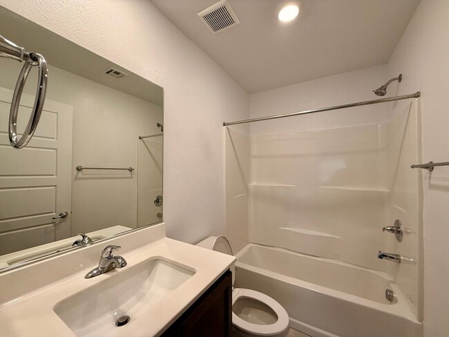 Building Photo - 3 BED 2.5 BATH 2 CAR GARAGE TOWNHOUSE w/ LOFT in CADENCE FOR RENT!