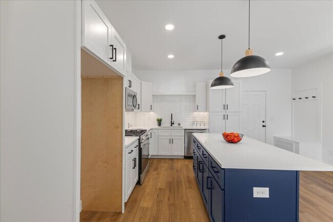 Building Photo - 803 Dupree St