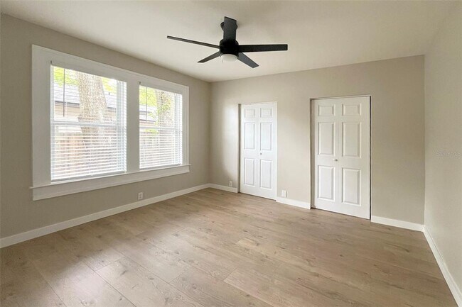 Building Photo - 1221 E Osborne Ave