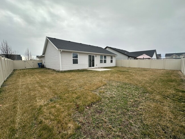 Building Photo - 3bed, 2bath, 1216sq.ft. 2-car garage home in Caldwell (Windsor Creek)