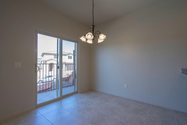 Building Photo - Townhome available in Millcreek Springs with a community pool!