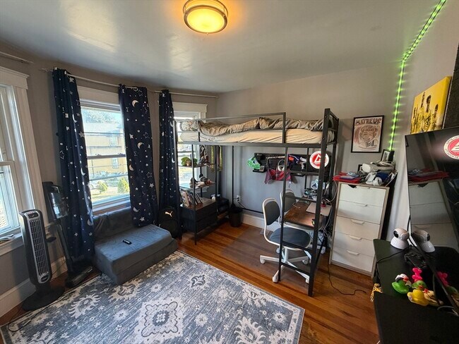 Building Photo - 15 Moore St