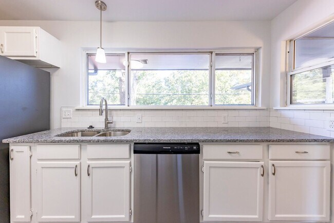 Building Photo - Welcome home!