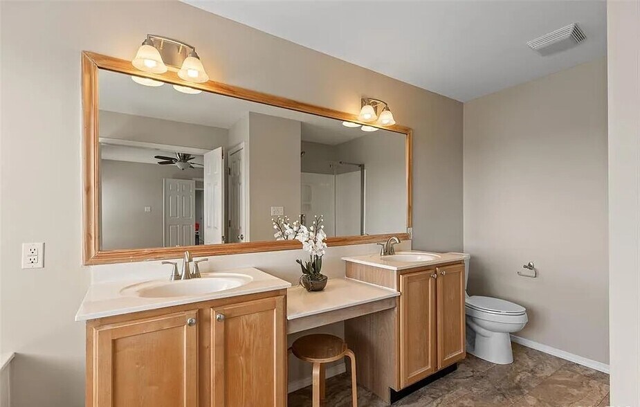 Building Photo - 605 Thornridge Dr