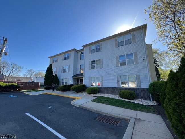 Primary Photo - 1270 N Broad St