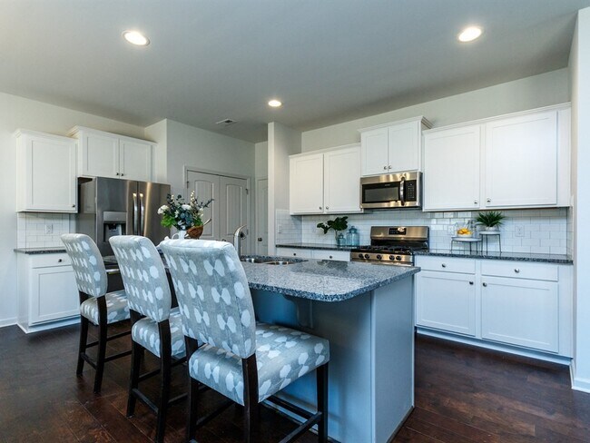 Building Photo - 1313 Achonechy Trl