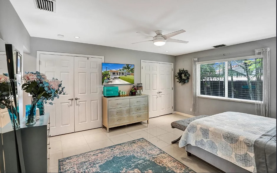 Building Photo - 1001 NE 17th Ct